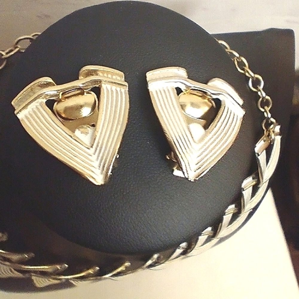 Vtg Gold Tone & White Enamel Adjustable Collar Necklace & Clip On Earring Set - Picture 4 of 7
